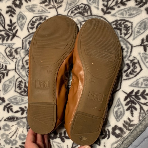 Time and Tru Women's Tan Ballet Flats - Picture 4 of 4